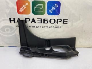 Накладка на петлю багажника правая TOYOTA Land Cruiser 2015