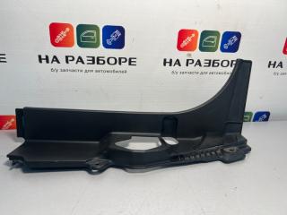 Накладка на петлю багажника задняя левая Lexus lx450d 2017