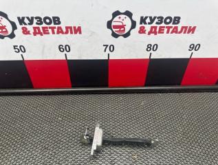 Запчасть ограничитель двери Toyota RAV4
