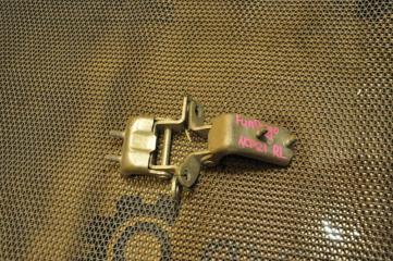 Фото запчасти петли двери задние левые TOYOTA FUNCARGO контрактная запчасть Запчасть петли двери задние левые TOYOTA FUNCARGO