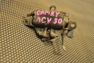 Запчасть замок капота TOYOTA CAMRY