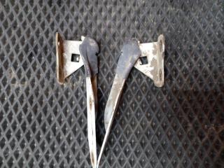 Фото запчасти петли капота HONDA Partner 1999 Б/У запчасть Запчасть петли капота HONDA Partner 1999