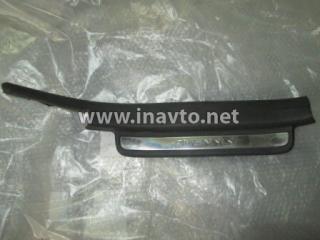 Накладка на порог правая Toyota Avensis 2005