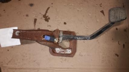 Фото запчасти педаль тормоза Nissan Almera Classic 2009 Б/У запчасть Запчасть педаль тормоза Nissan Almera Classic 2009