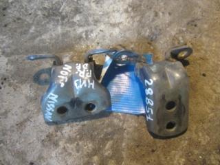 Петля двери правая Nissan Note 2007