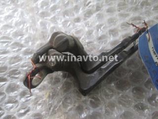 Петля двери левая Ford Focus 2008