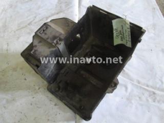 Запчасть площадка под акб Ford Focus 2006