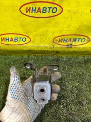 Фото запчасти петля двери передняя правая Mazda Mazda6 2013 Б/У запчасть Запчасть петля двери передняя правая Mazda Mazda6 2013