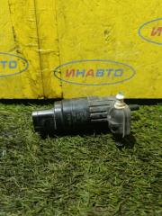 Фото запчасти насос омывателя Volkswagen Golf Plus 2012 Б/У запчасть Запчасть насос омывателя Volkswagen Golf Plus 2012