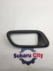 Пластик вокруг ручки салона правый Subaru Forester 2004