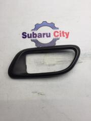 Пластик вокруг ручки салона левый Subaru Forester 2004