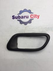 Пластик вокруг ручки салона левый Subaru Forester 2004