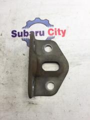 Крюк буксировочный задний левый Subaru Forester 2001
