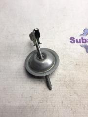 Крепление запасного колеса Subaru Forester 2000