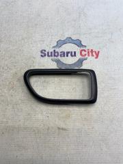 Запчасть пластик вокруг ручки салона правый Subaru Legacy 2001