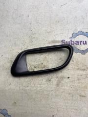 Пластик вокруг ручки салона левый Subaru Forester 2004