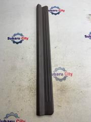Накладка на порог салона передняя правая Subaru Forester 2000