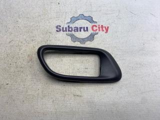 Пластик вокруг ручки салона правый Subaru Forester 2002