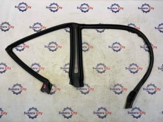 Уплотнитель двери правый Subaru Forester 2002