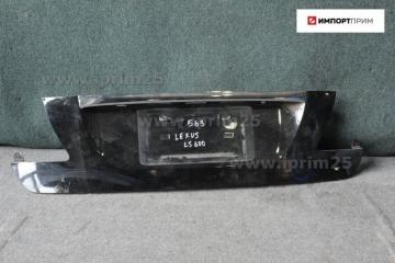 Запчасть вставка между стопов Lexus LS460 2009