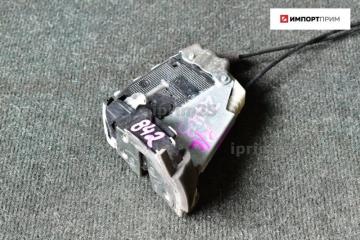 Замок двери задний левый Toyota PRIUS 2010
