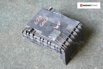 Блок предохранителей Volkswagen GOLF 2010