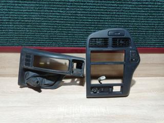 Консоль магнитофона Nissan TERRANO 1996