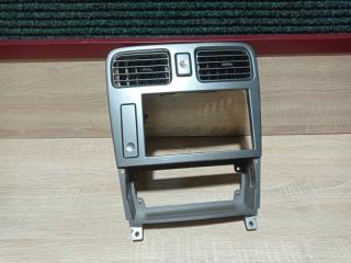 Консоль магнитофона Subaru FORESTER 2004