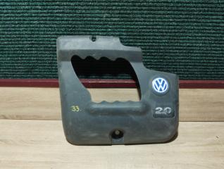 Пластиковая крышка на двс Volkswagen GOLF 2000