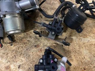 Насос подкачки стоек LEXUS RX350, RX450H GGL16, GYL16 2GR-FE 5 ракурс Насос подкачки стоек LEXUS RX350, RX450H GGL16, GYL16 2GR-FE 5 ракурс
