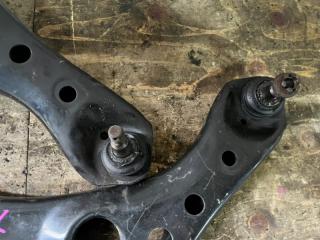 Рычаг правый передний TOYOTA VOXY, NOAH ZRR80G, ZRR80W, ZRR85G, ZRR85W, ZWR80G, ZWR80W 3ZRFAE, 2ZRFXE 3 ракурс