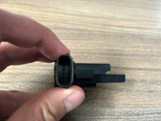 Датчик расхода воздуха TOYOTA PRIUS ZVW30 2ZR-FXE 2220437010, 1974005080 3 ракурс