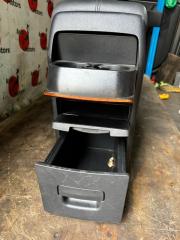 Бардачок между сиденьями HONDA ELYSION RR5, RR6, RR4, RR3, RR2, RR1 J35A PRESTIGE 5 ракурс