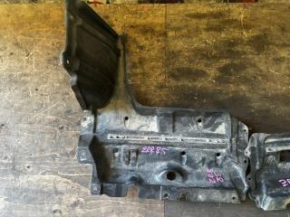 Защита двигателя TOYOTA VOXY, NOAH, ESQUIRE ZRR80G, ZRR80, ZRR80W, ZRR85, ZRR85G, ZRR85W, ZWR80 3ZR-FAE 5144228160, 5144228180 2 ракурс