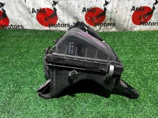 Корпус воздушного фильтра TOYOTA VOXY, NOAH, ESQUIRE ZWR80G, ZWR80W, ZWR80 2ZR-FXE 3 ракурс