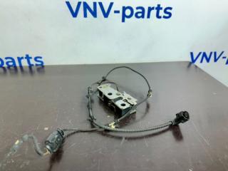 Запчасть замок капота Volkswagen Passat 2012