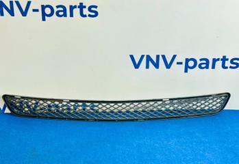 Запчасть решетка в бампер центральная передняя Mercedes-Benz M-Class 2005