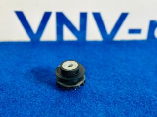 Запчасть кронштейн бампера передний Mercedes-Benz M-Class 2005