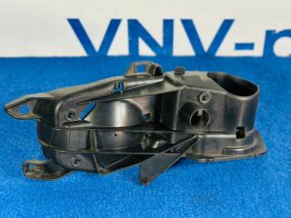 Запчасть кронштейн корпуса зеркала правый Volkswagen Passat 2013