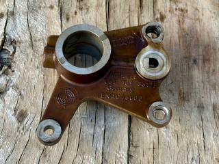 Запчасть кронштейн промежуточного вала AUDI A7 2011