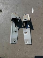 Фото запчасти петля капота Mitsubishi Pajero 2007 контрактная запчасть Запчасть петля капота Mitsubishi Pajero 2007