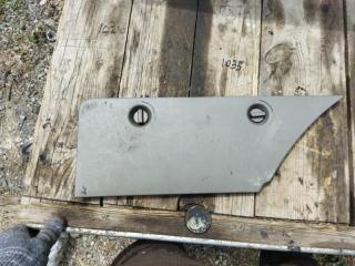 Запчасть обшивка багажника задняя левая Nissan Elgrand 1997