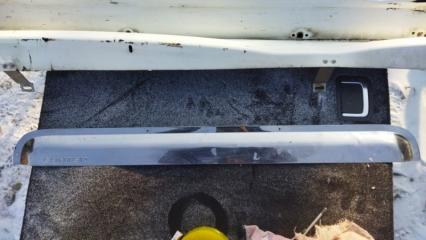 Запчасть ветровик задний правый Mitsubishi Canter