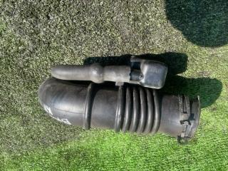 Запчасть патрубок воздушного фильтра Mazda Familia 1995