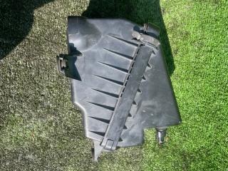 Запчасть корпус воздушного фильтра Mazda Familia 1995