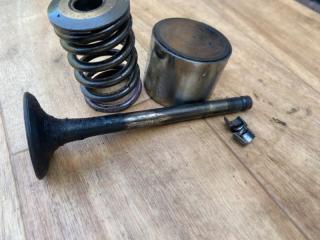 Клапан выпускной Mitsubishi Delica 1997 PE8W 4M40 ME200051 контрактная