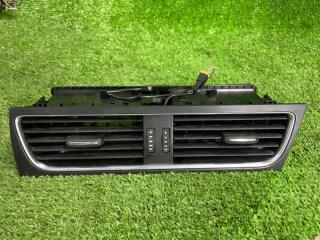 Запчасть решетка вентиляционная Audi A4 2012
