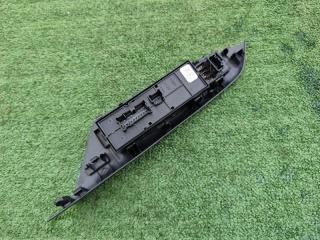 Блок управления стеклоподъемниками передний правый Serena 2017 GFC27 MR20