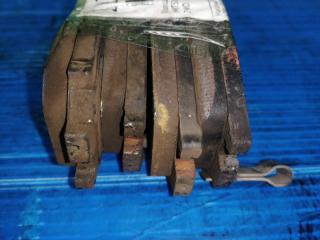 Колодки тормозные передние MITSUBISHI GALANT EA1A 4G93 MB699174 2 ракурс