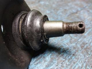 Рычаг правый передний TOYOTA VOXY AZR60 1AZ-FSE 48068-29235 5 ракурс